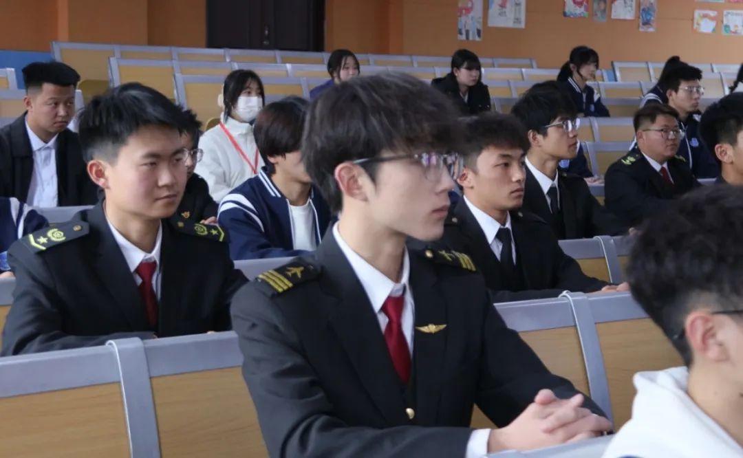 2024年甘肅東方工業(yè)中等專(zhuān)業(yè)學(xué)校紀(jì)念一二·九運(yùn)動(dòng)暨秋季團(tuán)員入團(tuán)儀式